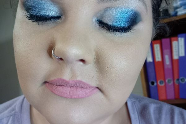 Mooiste Meisie look <br>Blue eyeshadow look for today. <br> All Mooiste Meisie Products used on this look.   <br>Mooiste Meisie Moondust eyeshadow   <br>Mooiste Meisie Spotlight eyeshadow  <..